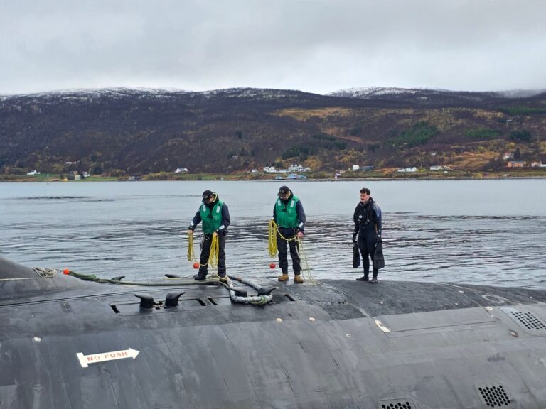 USS Oregon docks in Norway