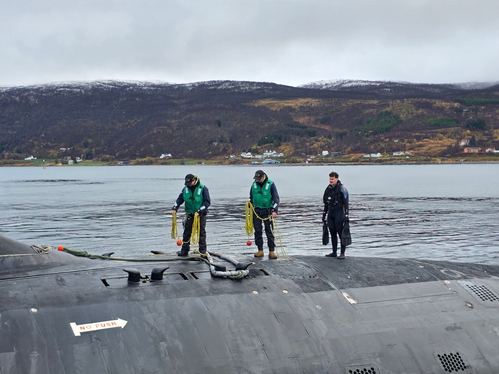 USS Oregon docks in Norway