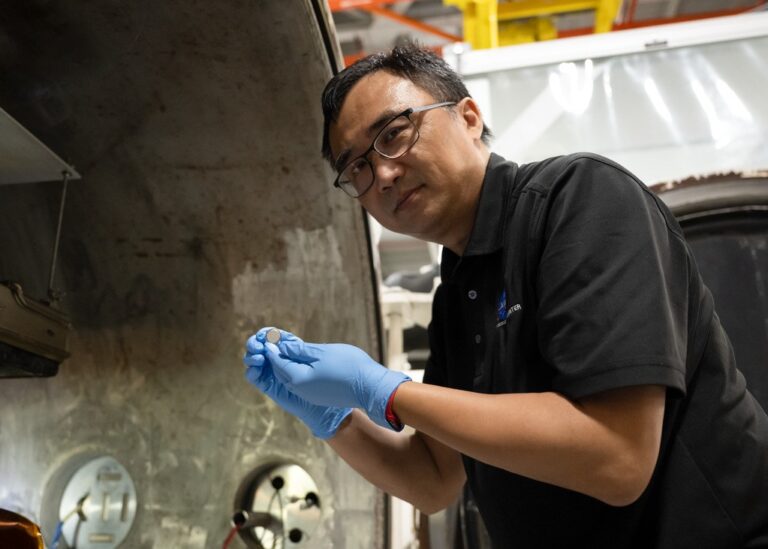 NASA develops batteries to power return to the Moon